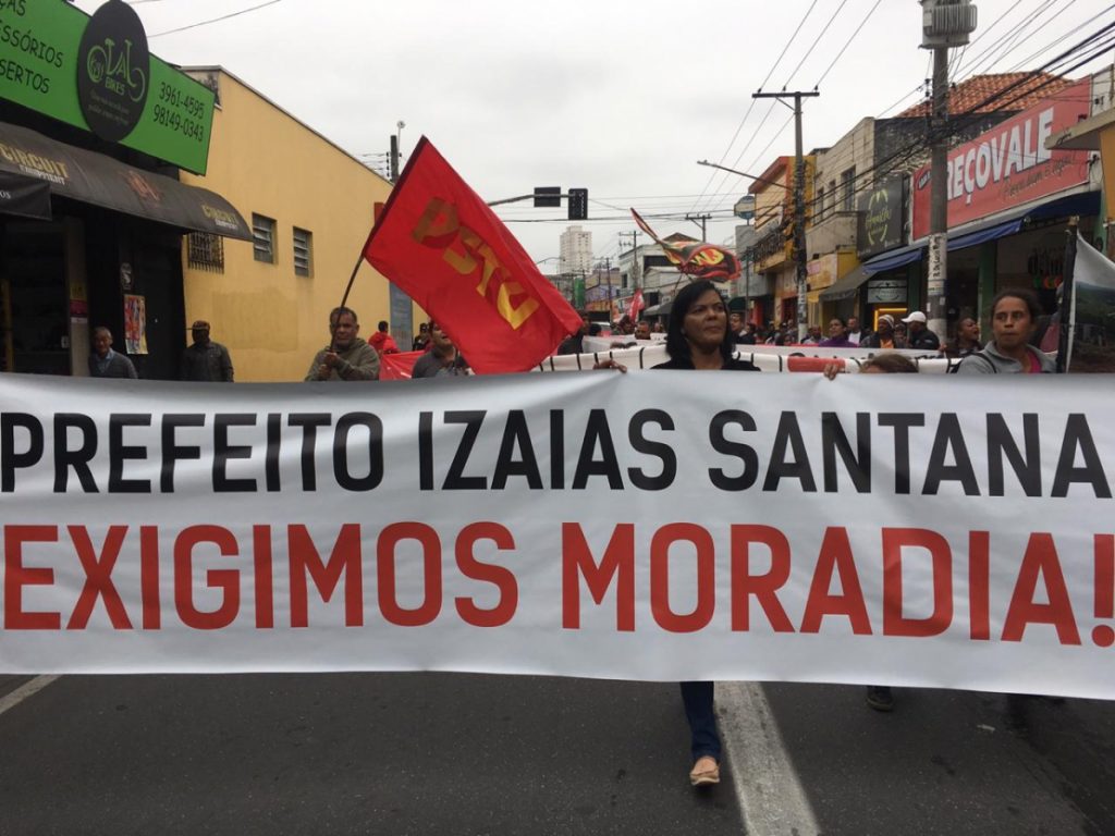 Moradores do 'Coração Valente' fazem protesto no centro de Jacareí