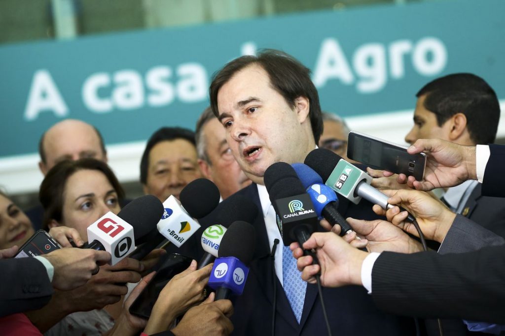 Maia quer votar nesta semana projetos ambientais que tenham consenso