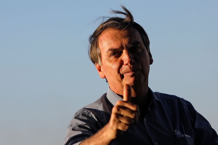 Bolsonaro nega mudanças na equipe ministerial e elogia Weintraub