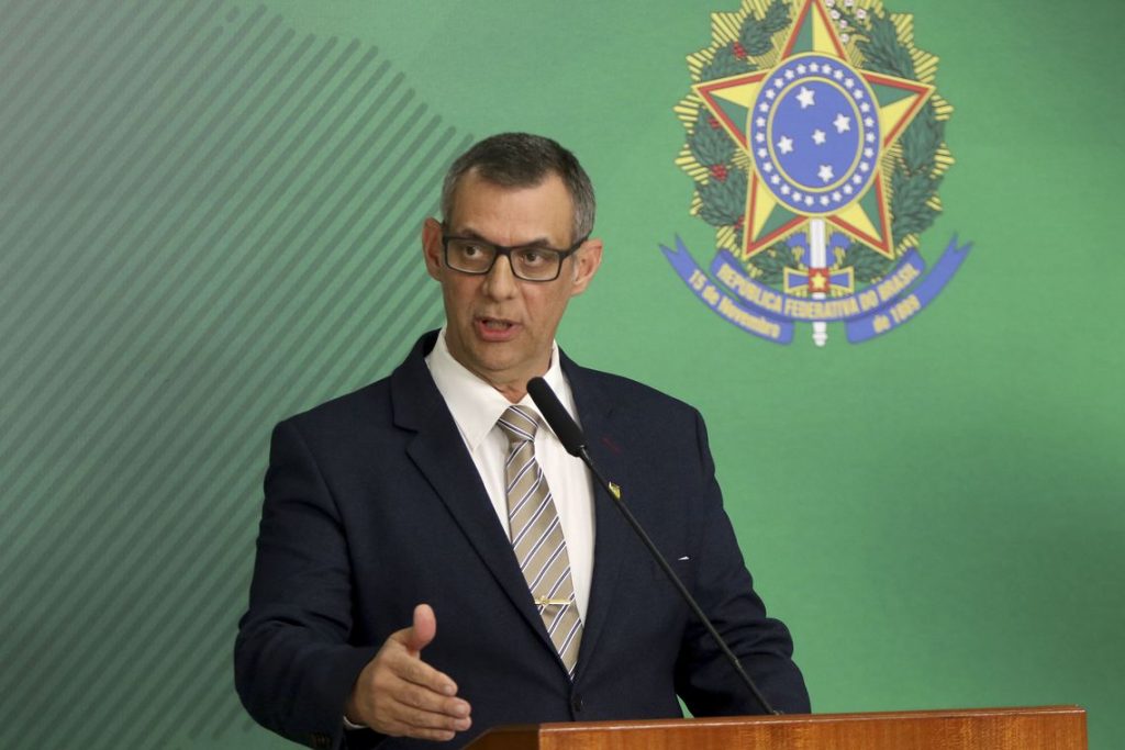 Bolsonaro continua ingerindo dieta pastosa, diz hospital