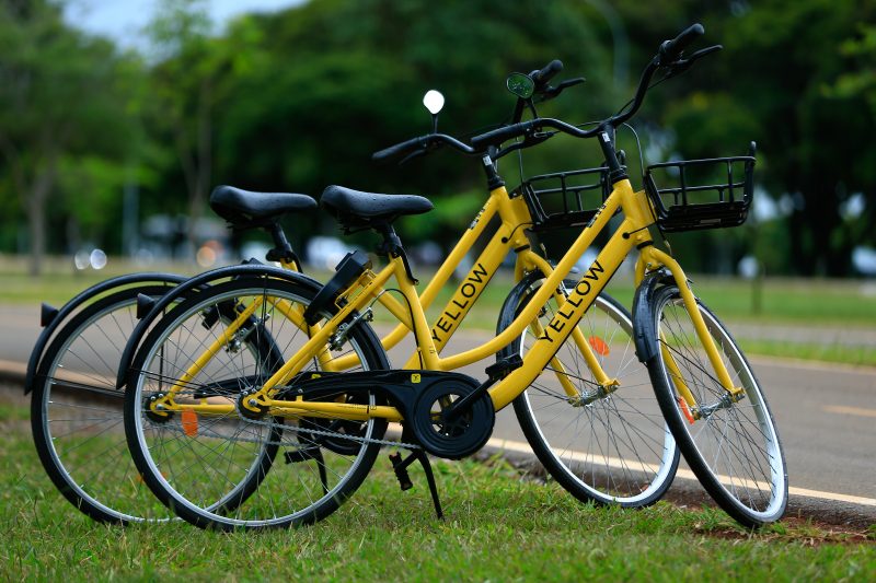 Caraguá abre edital de chamamento para empresas de compartilhamento de patinetes elétricos e bikes