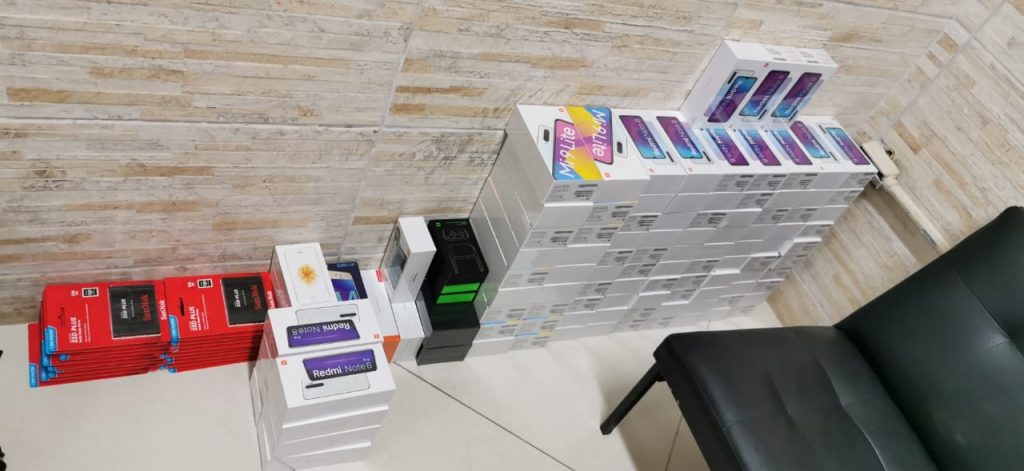 Mais de 100 celulares são apreendidos na BR 101 em Ubatuba