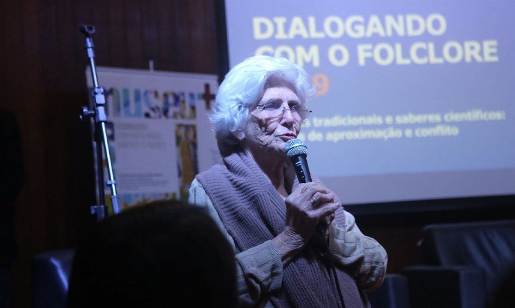 Folclorista joseense Angela Savastano é homenageada em congresso brasileiro