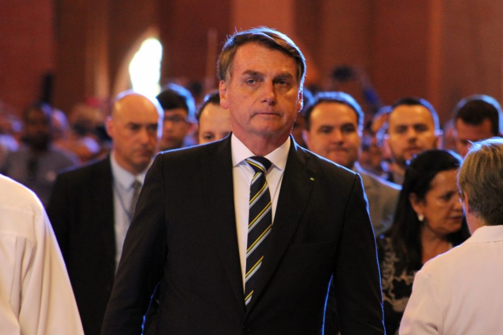 Com mais vaias que aplausos, Bolsonaro participa de missa no Santuário Nacional de Aparecida