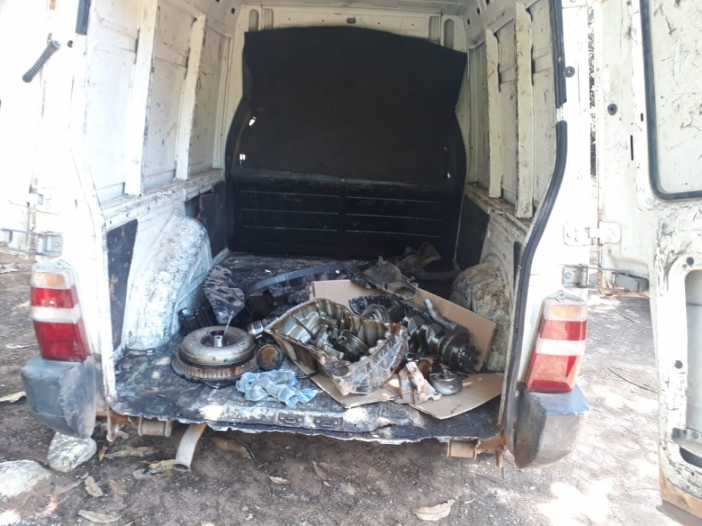 Dois são presos em desmanche de carros furtados e roubados em Taubaté