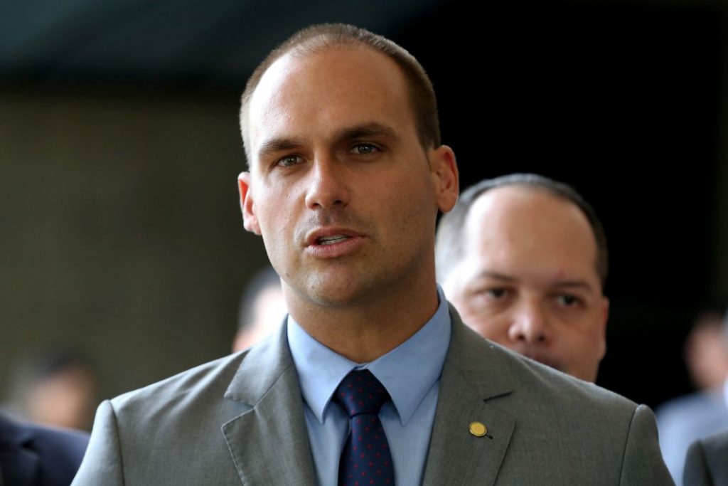 Eduardo Bolsonaro sugere 'novo AI-5' caso esquerda 'radicalize'