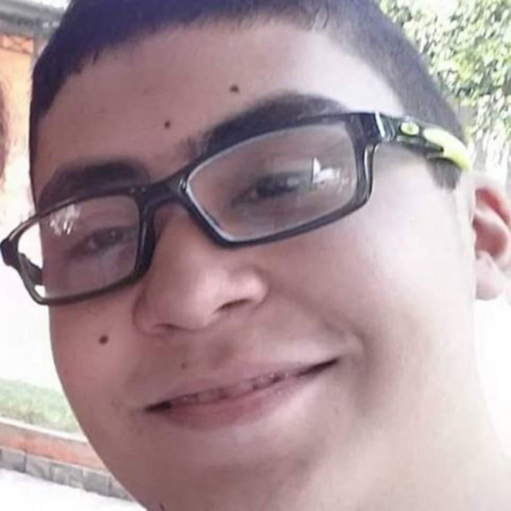 Jovem de Taubaté faz vaquinha para cirurgia contra perda de visão