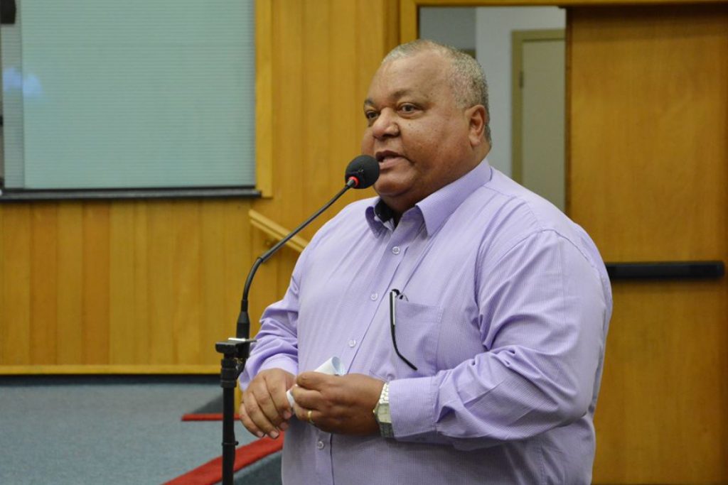Ex-vereador de São José é denunciado por acumular cargos na prefeitura e na Câmara