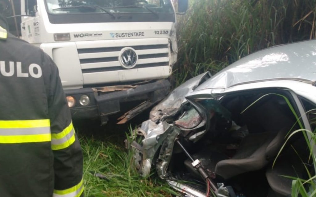 Mulher morre e seis ficam feridos em acidente na SP-50 em São José