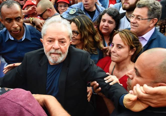 Lula deixa a prisão da PF em Curitiba