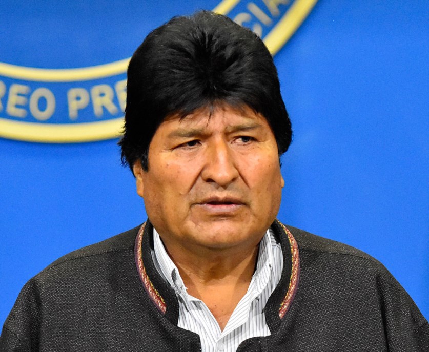 Em meio a protestos, Evo Morales renuncia à presidência da Bolívia