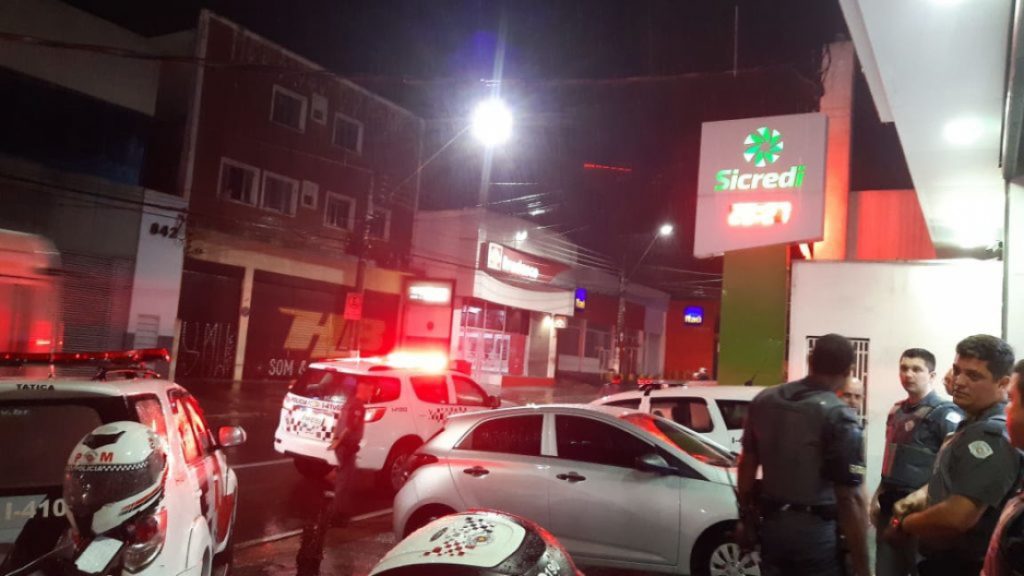 Irmãos são presos em tentativa de furto a banco em Jacareí