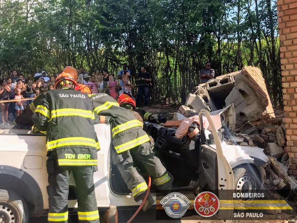Homem é socorrido por helicóptero Águia após acidente em Jacareí