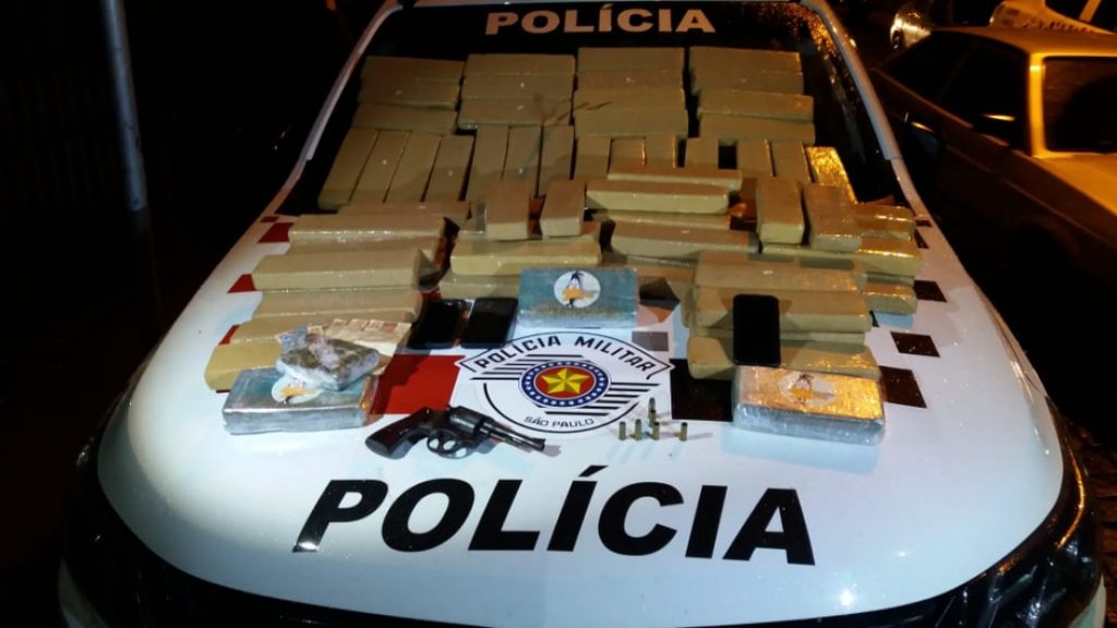 Trio é preso com 50 quilos de drogas em Lorena