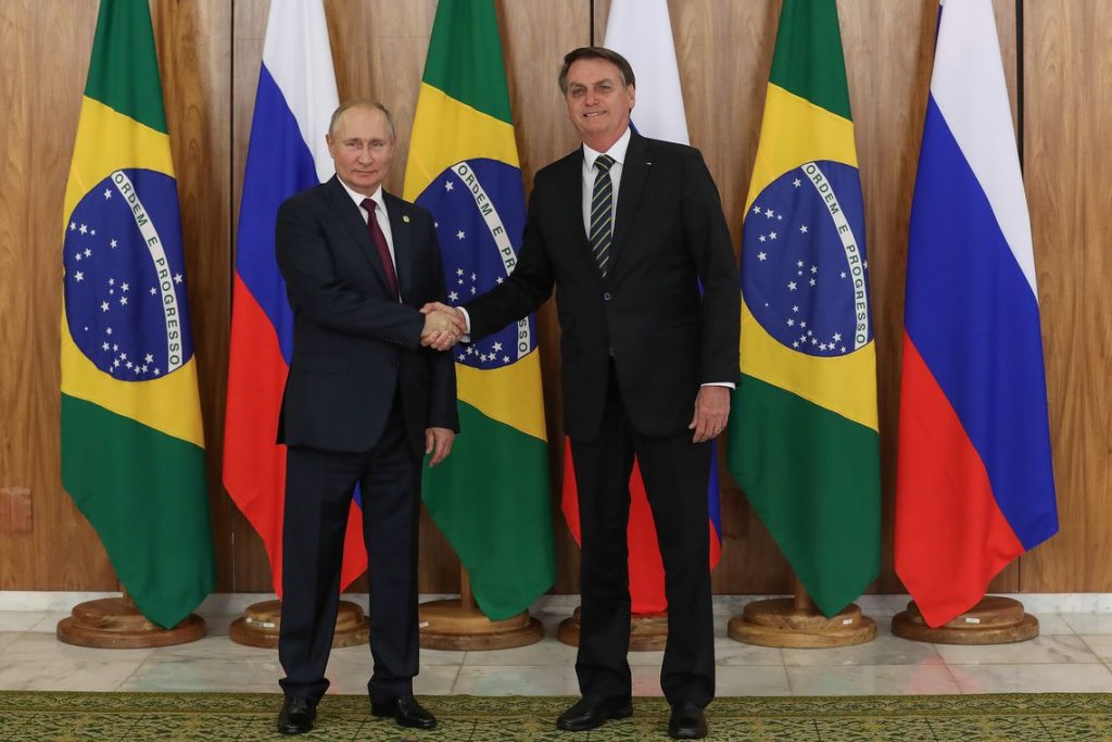 Bolsonaro recebe Putin no Palácio do Planalto