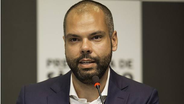 Bruno Covas deixa hospital após 23 dias internado
