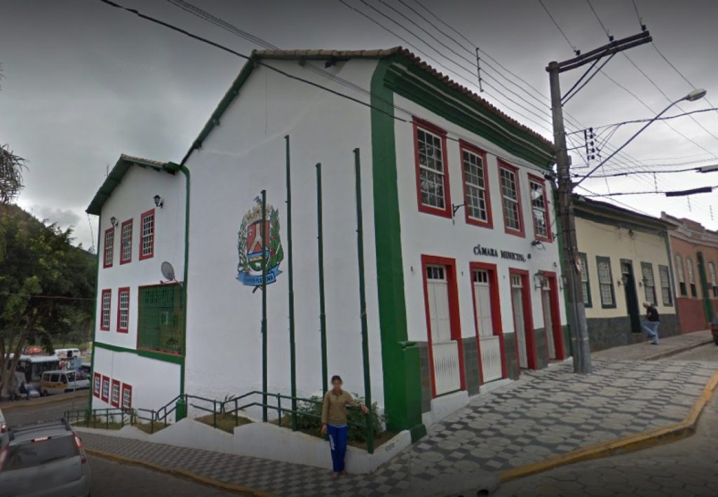 Projeto na Câmara de Paraibuna quer 13º e adicional de férias para vereadores