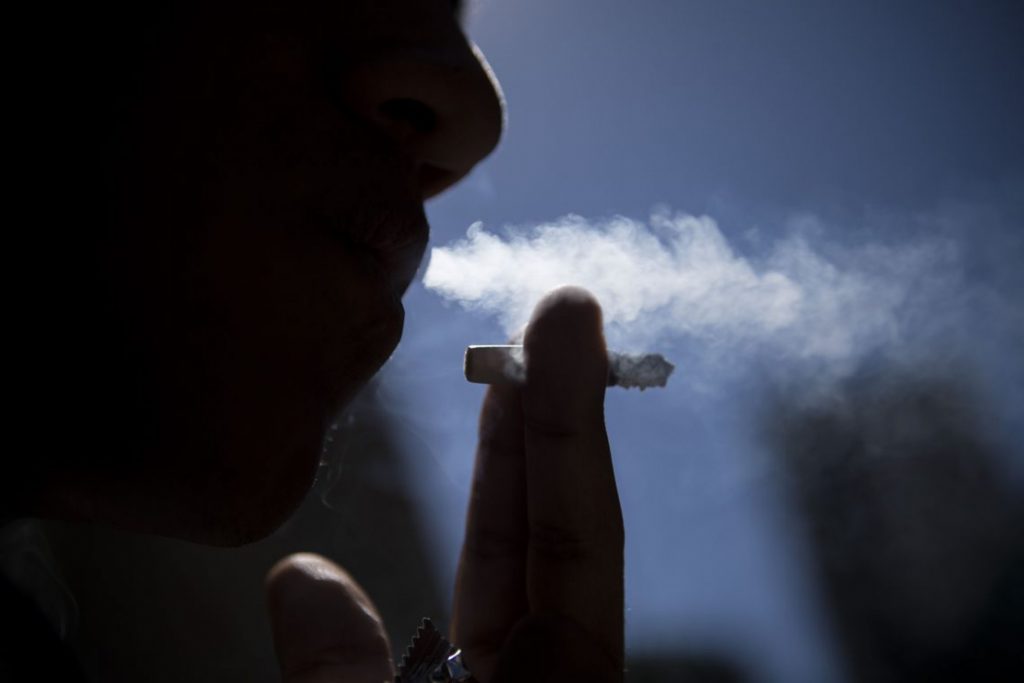 Câmara de Taubaté aprova proibição do consumo de cigarros em parques públicos e próximo a unidades de saúde