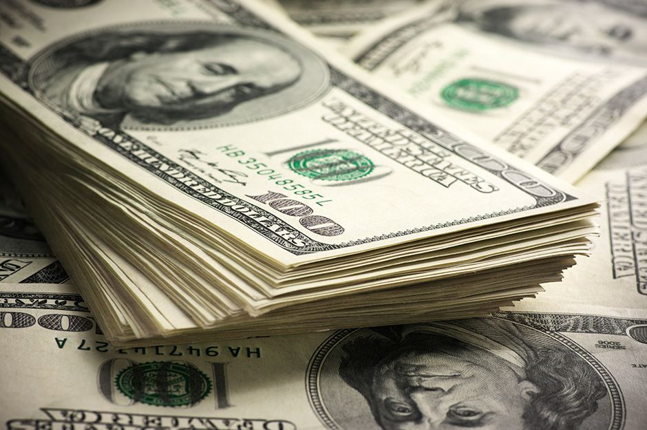 Ibovespa fecha em queda de mais de 3% hoje, mas o acumulado do mês é positivo; Dólar também valoriza em abril, confira o balanço do mês