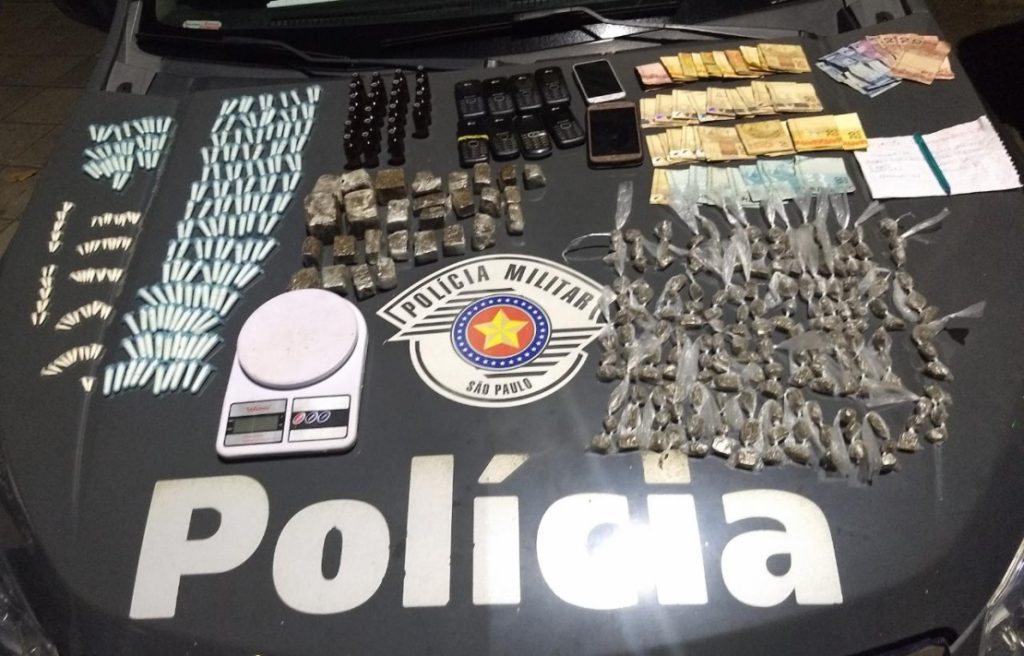 Jovem e adolescente são detidos com drogas no Banhado