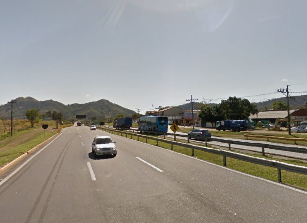 Motociclista morre atropelado na Dutra em Canas