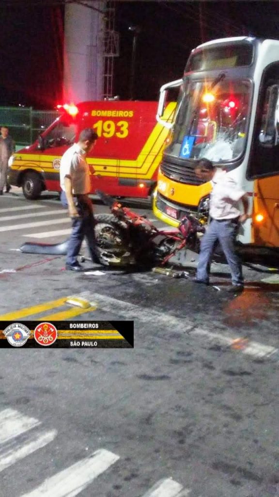Motociclista fica gravemente ferido após acidente com ônibus em São José