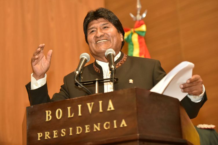 Após renúncia de Morales, Bolívia tem vazio de poder