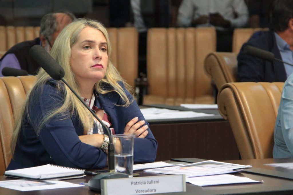 Fora de secretaria, Patrícia assume liderança do governo na Câmara de Jacareí