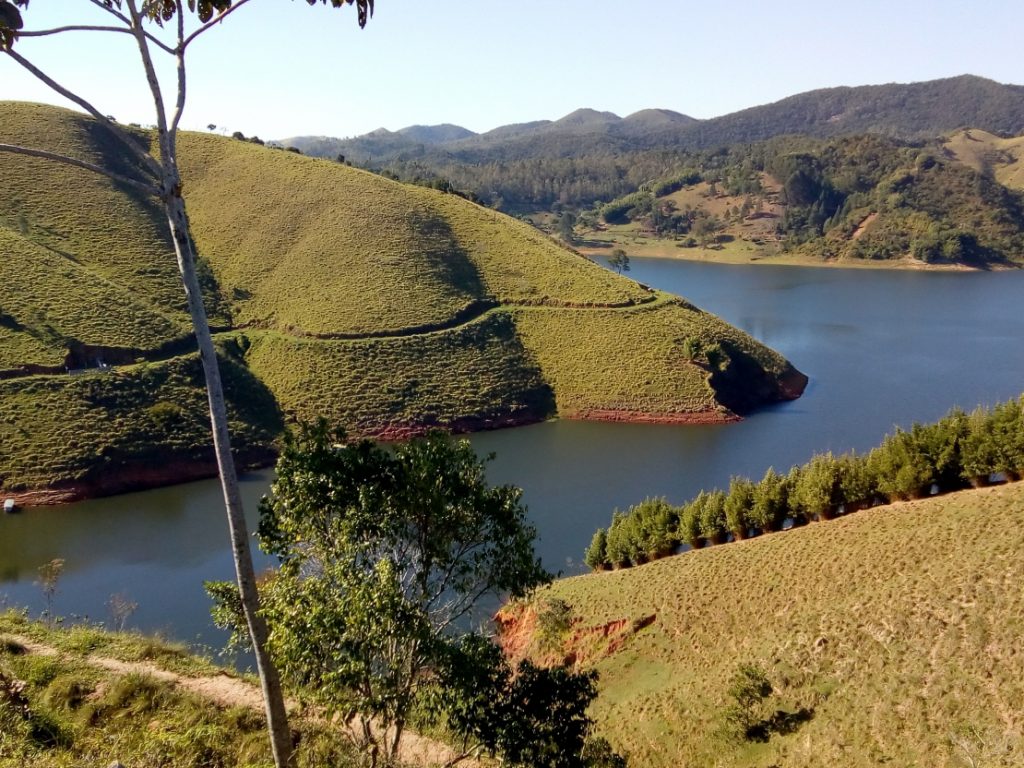 Com outubro menos chuvoso desde 2014, represas do Vale perdem 20%