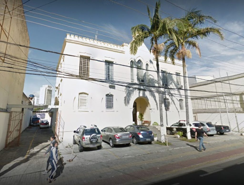 Rapaz é alvejado com tiros na cabeça em Jacareí