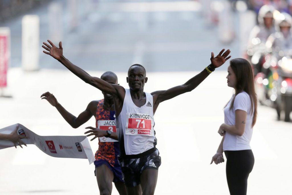 Queniano vence São Silvestre com ultrapassagem nos últimos segundos