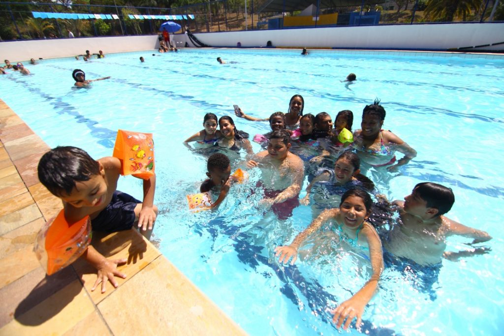 Piscinas públicas passam a abrir durante a semana a partir desta sexta-feira em São José