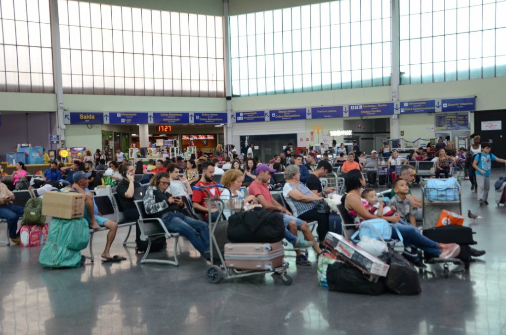 Rodoviária de São José dos Campos tem movimento intenso para o feriado