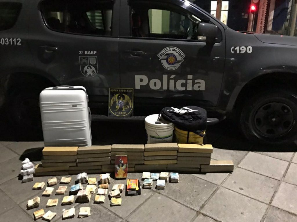 Baep apreende homem com 35kg de droga e R$ 56 mil em espécie em São José