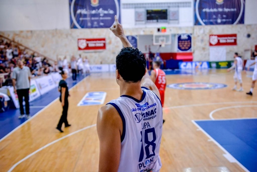 São José encara o Flamengo fora de casa pelo NBB