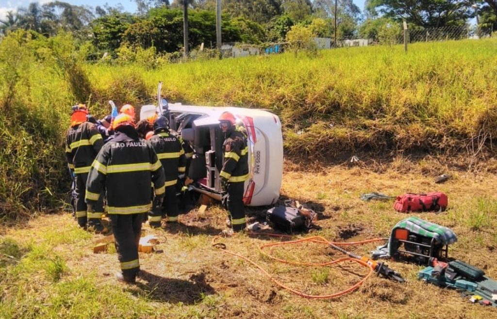 Acidente na Floriano Rodrigues Pinheiro deixam três feridos