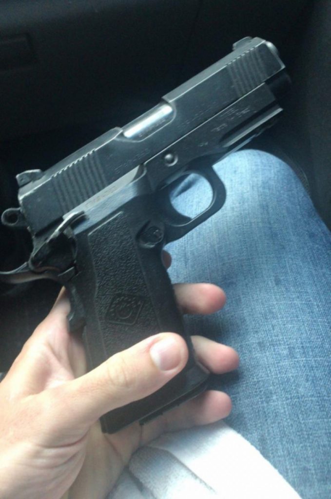 Policial sofre queda de moto e tem arma furtada por casal em São José