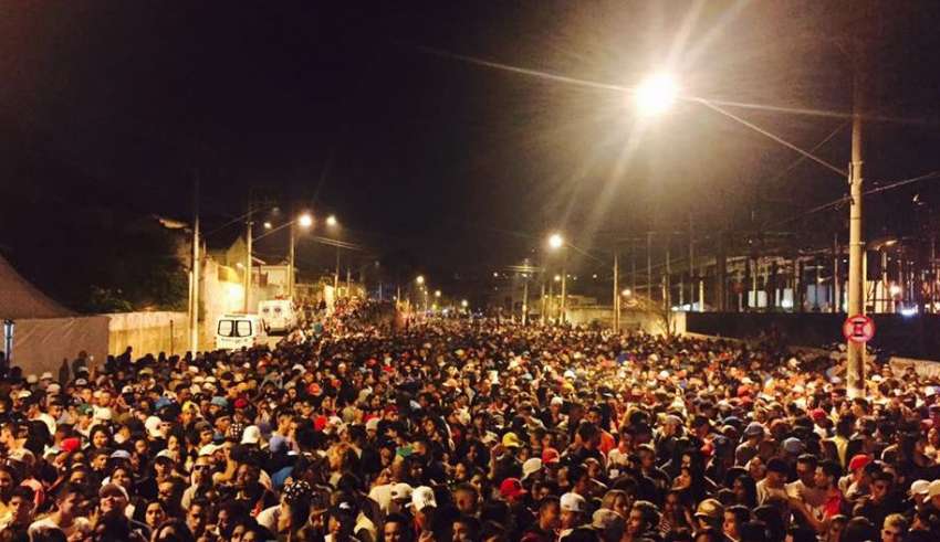 Nove pessoas morreram pisoteadas em baile funk em SP