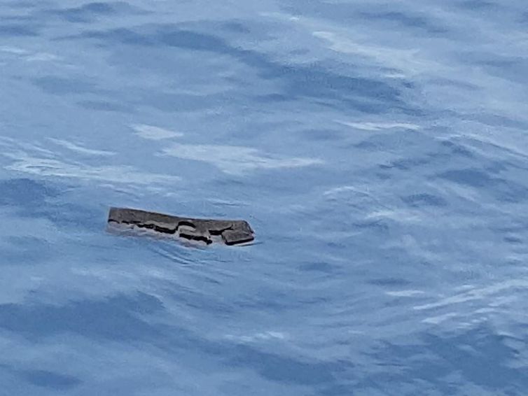 Corpos de vítimas de acidente aéreo são encontrados no mar