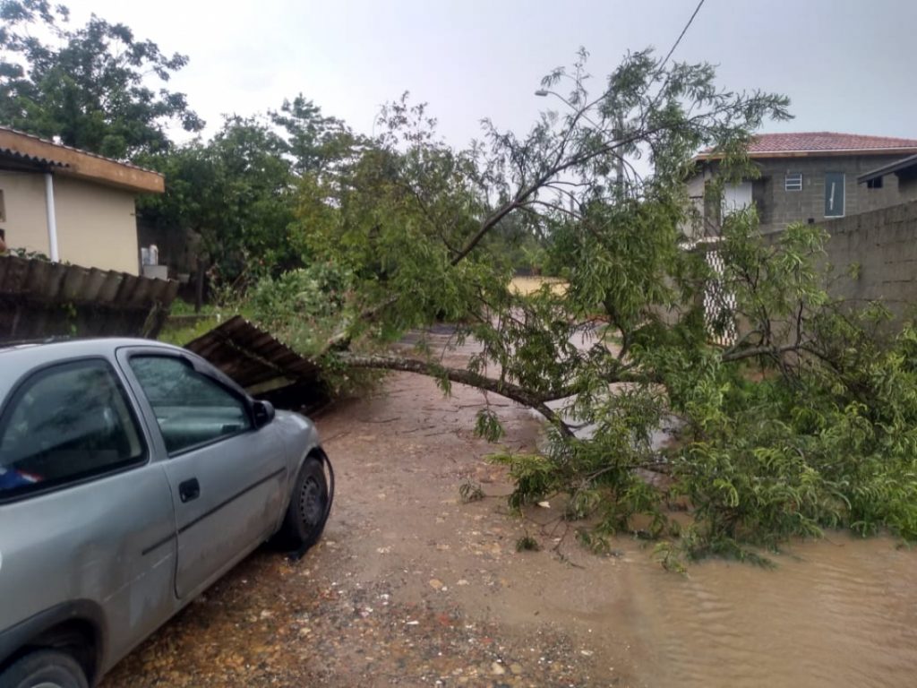Em uma noite, chuva é equivalente ao mês inteiro em Guaratinguetá