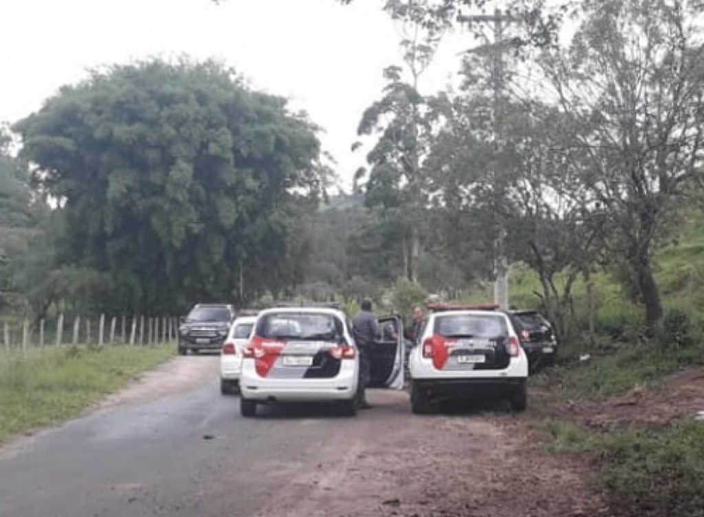 Jovem é preso após atropelar animais durante fuga da PM em Cunha
