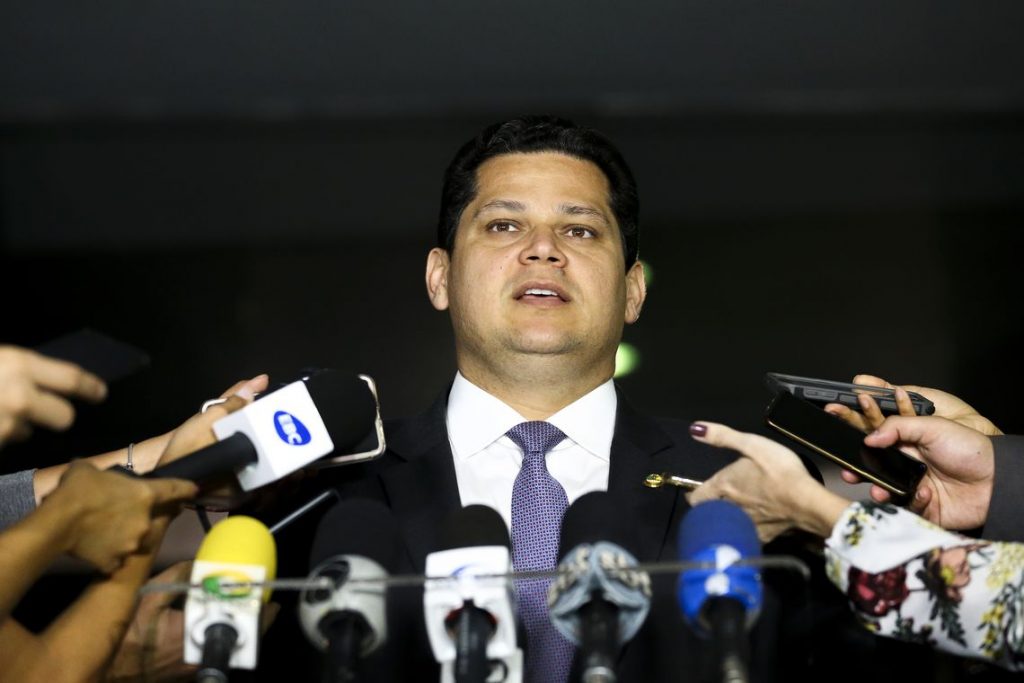Presidente do Senado avalia matérias que devem ou não avançar em 2020