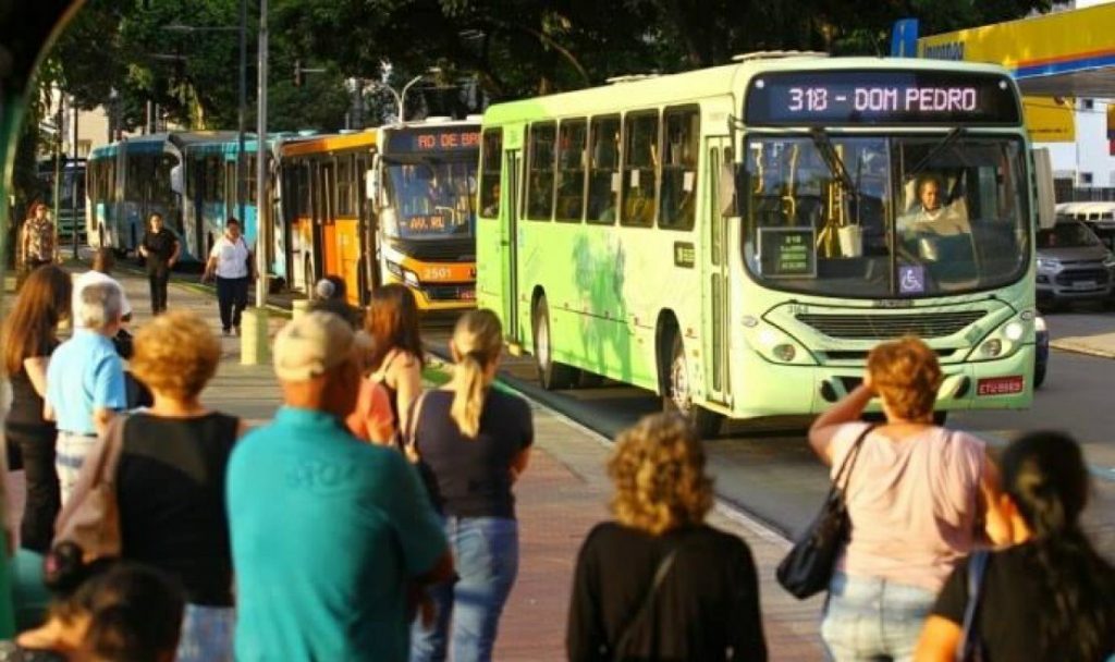 Justiça suspende aumento de 7% na tarifa de ônibus de São José