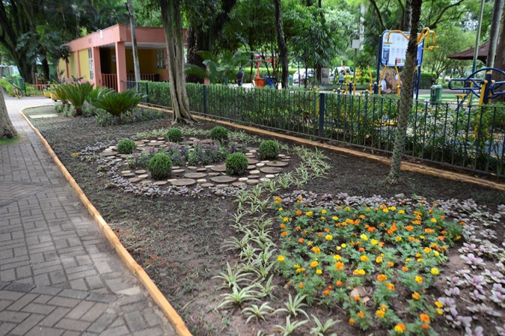 Parque Santos Dummont ganha novo paisagismo em calçadas em São José