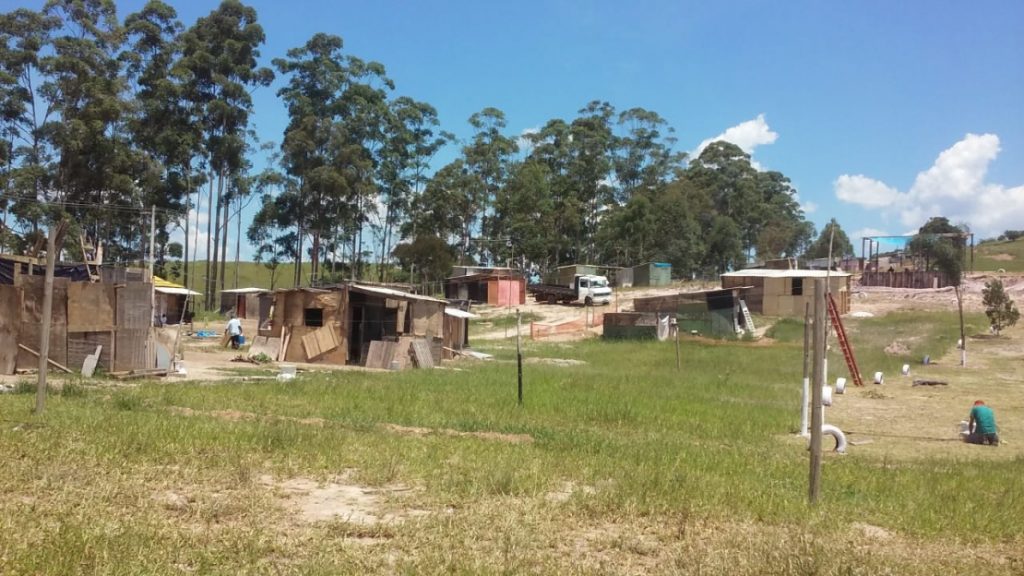 TJ suspende reintegração em acampamento sem-teto