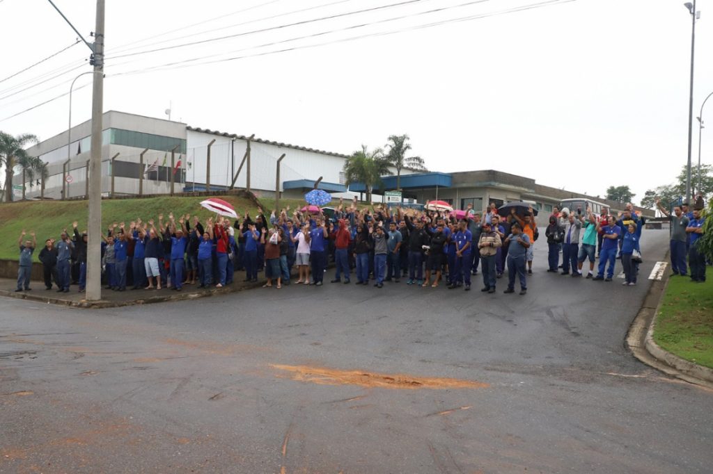 Trabalhadores da Bundy aprovam proposta de abono salarial