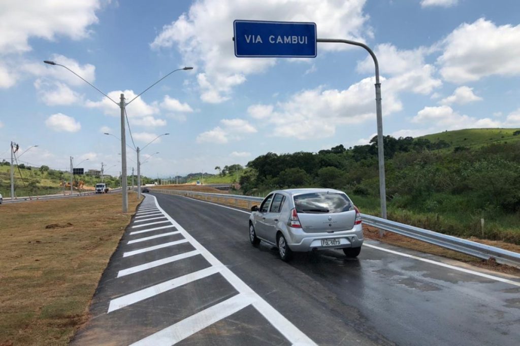 Trecho da Via Cambuí em São José é liberado