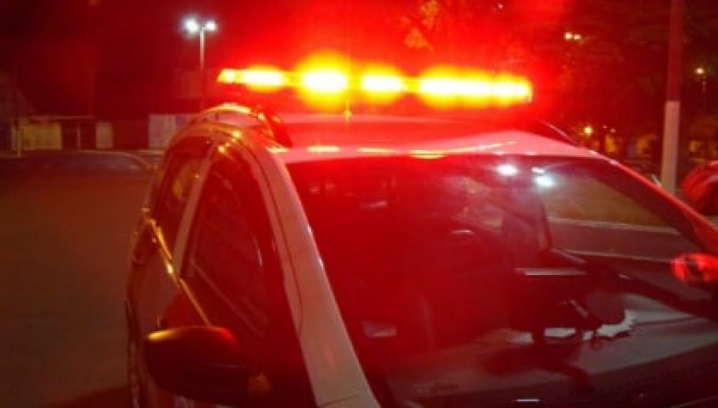 Homem agride policiais e é baleado durante furto em Campos do Jordão