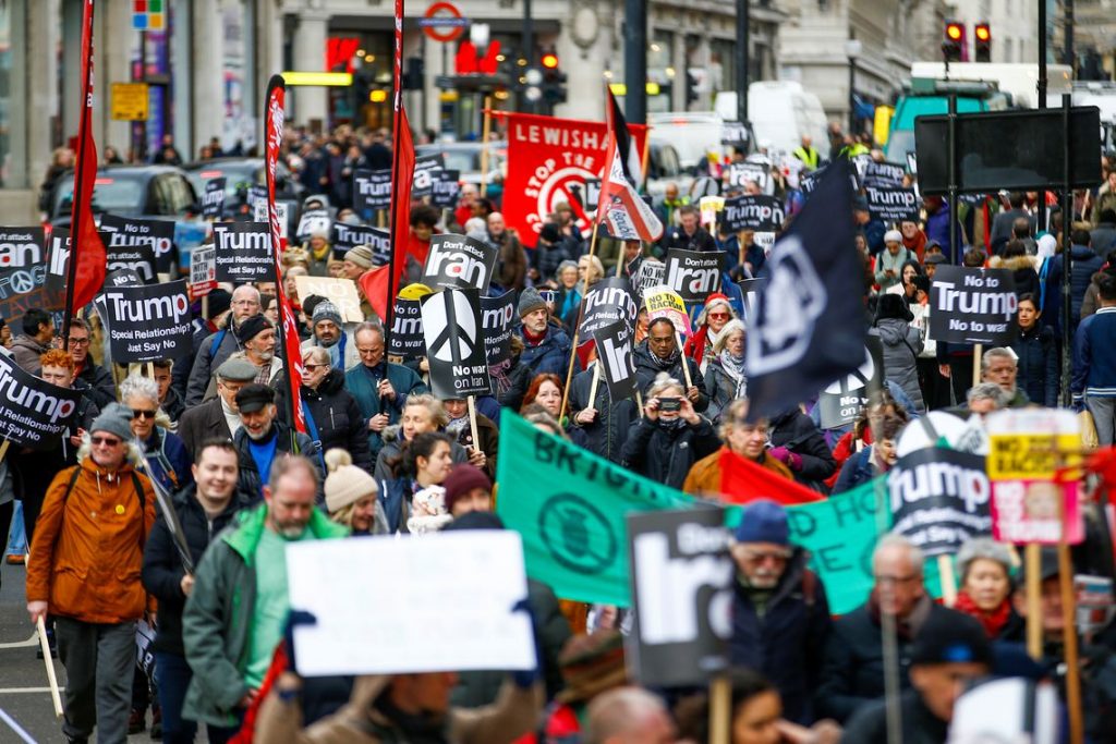 Irã: autoridades usam balas reais contra manifestantes