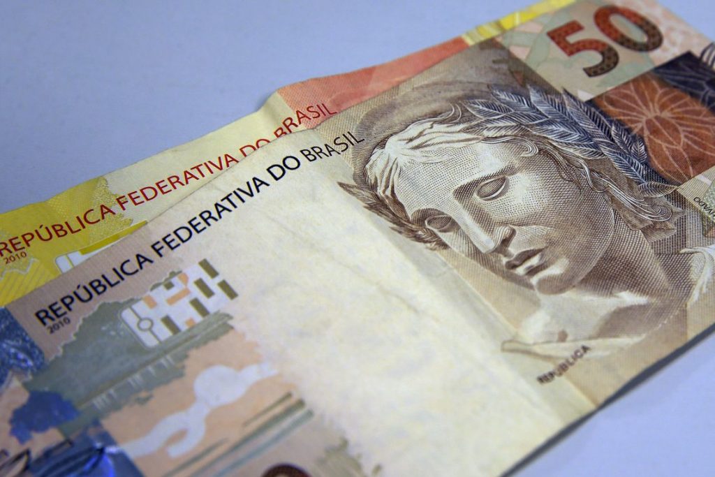 Inflação oficial fica em 0,21% em janeiro, diz IBGE